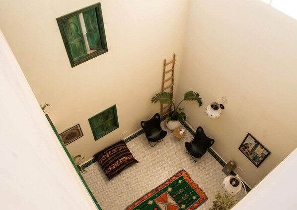 Deluxe Room | Living area