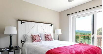 Inn at 84 McIntosh: Cozy 1BR private entrance/bath