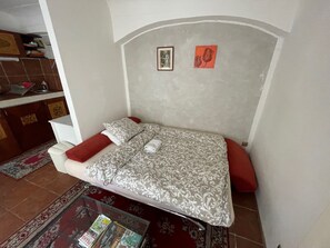 1 habitación, tabla de planchar con plancha, wifi gratis y ropa de cama 