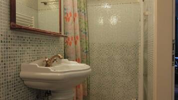 Apartment | Bathroom