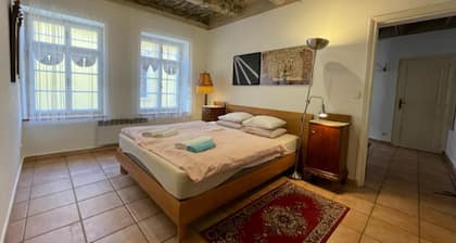 1 Bed Flat - Sleeps 4 - Balcony - Wifi