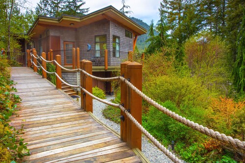 Waterview Architectural Gem - Romantic Seclusion!