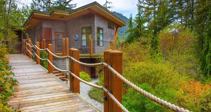 Waterview Architectural Gem - Romantic Seclusion!