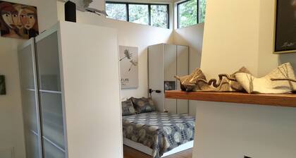 Waterview Architectural Gem - Romantic Seclusion!