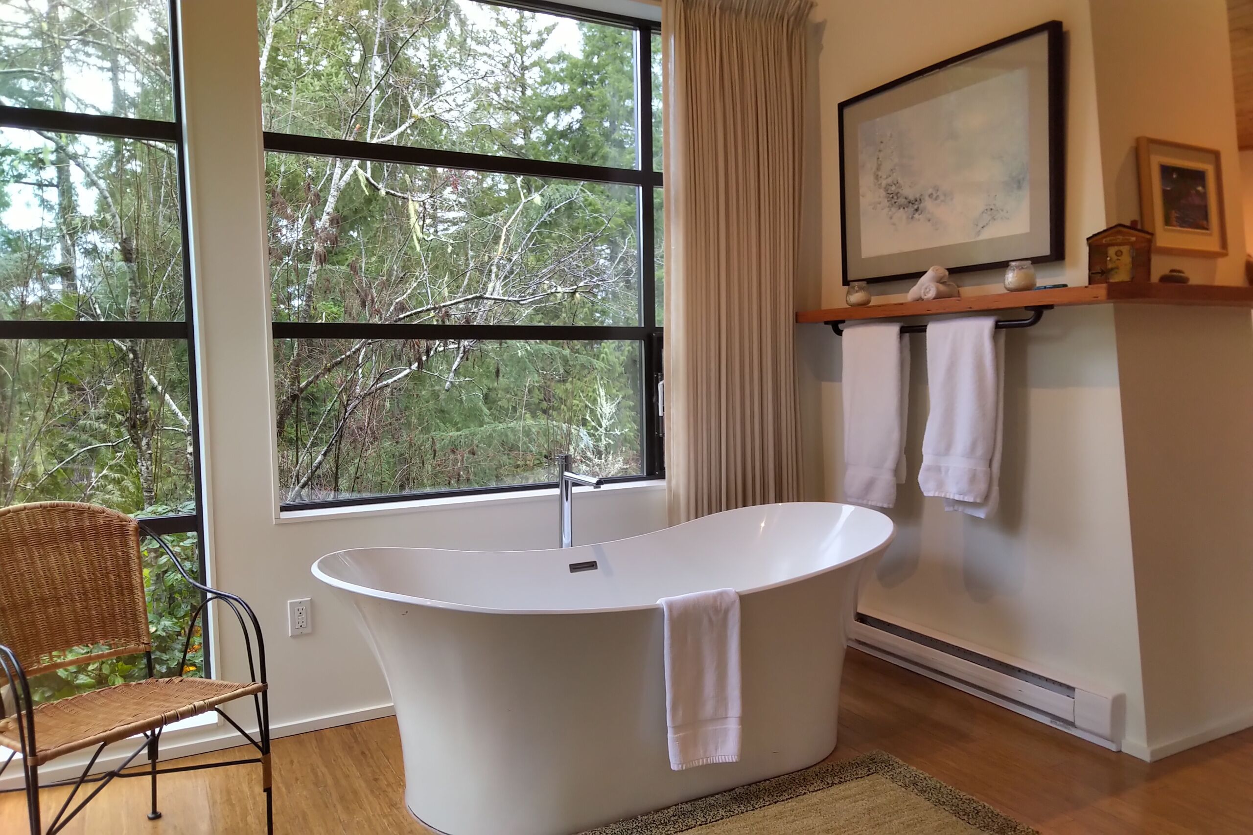 Waterview Architectural Gem - Romantic Seclusion!