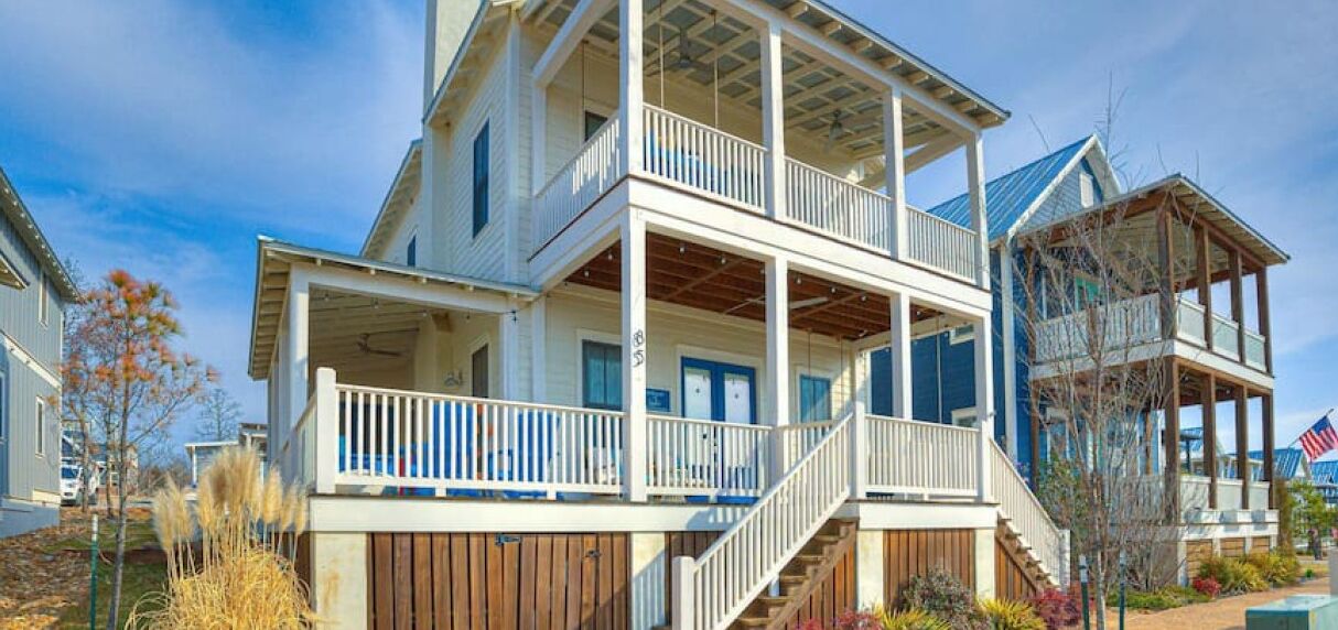 Luxury 4B/2.5B Lake Retreat