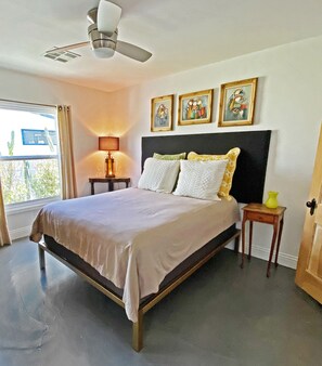 3 habitaciones, tabla de planchar con plancha, wifi y ropa de cama