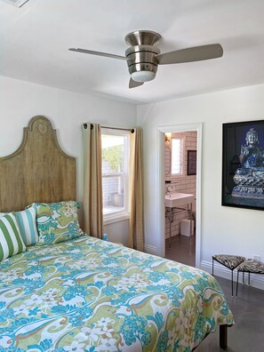 3 bedrooms, iron/ironing board, WiFi, bed sheets - Charming Palm Springs 1940 cottage and Casita (Palm Springs)