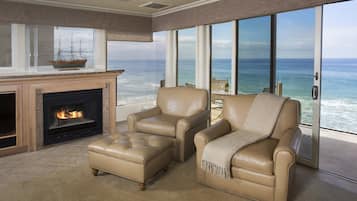 Romantic Villa, Multiple Beds, Patio, Ocean View | Living area
