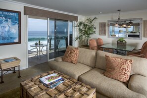 Panoramic Villa, Multiple Beds, Patio, Ocean View | Living area