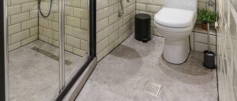 Apartment | Bathroom | Shower, towels