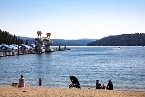 Beach - Coeur d'Alene Hideaway 4 Bedroom Modern Mid Term Rental (Coeur d'Alene)
