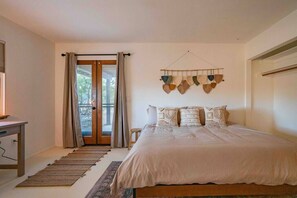 2 bedrooms, desk, iron/ironing board, travel crib