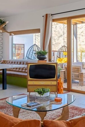 Smart TV, videojuegos, libros y biblioteca musical