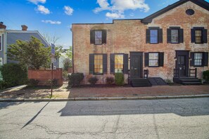 Exterior - Historic 3 Bedroom Downtown Annapolis Townhome (Annapolis)