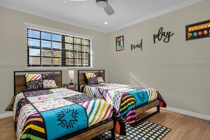 3 habitaciones, caja de seguridad en la habitación y escritorio 