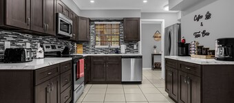 Home Paradise Lakeland Backyard Jacuzzi & Private Pool Heater Free!!!