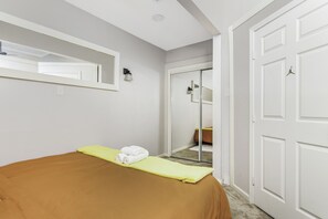 2 室のベッドルーム、アイロン / アイロン台、WiFi、ベッドシーツ