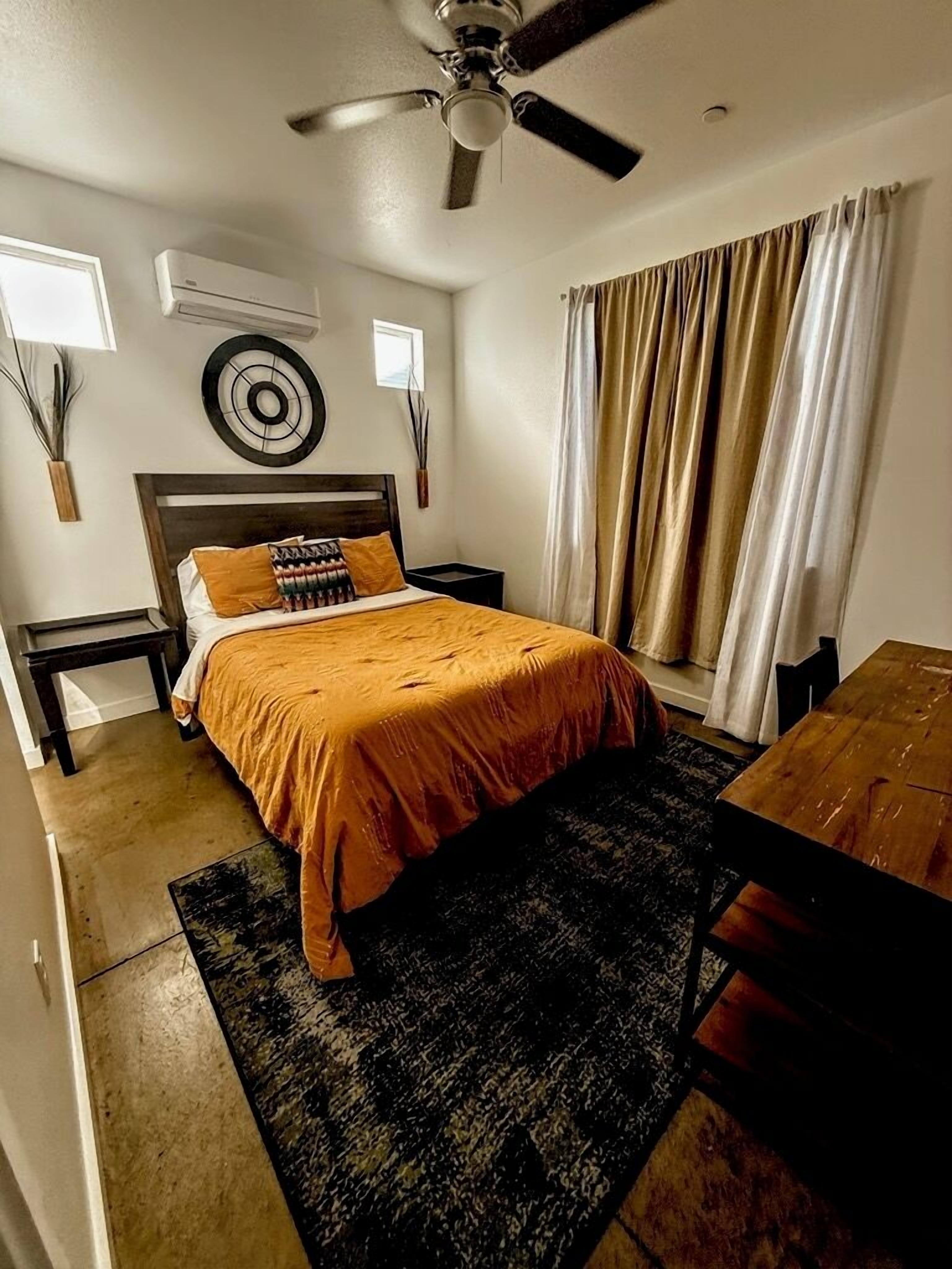 1 bedroom, desk, iron/ironing board, WiFi