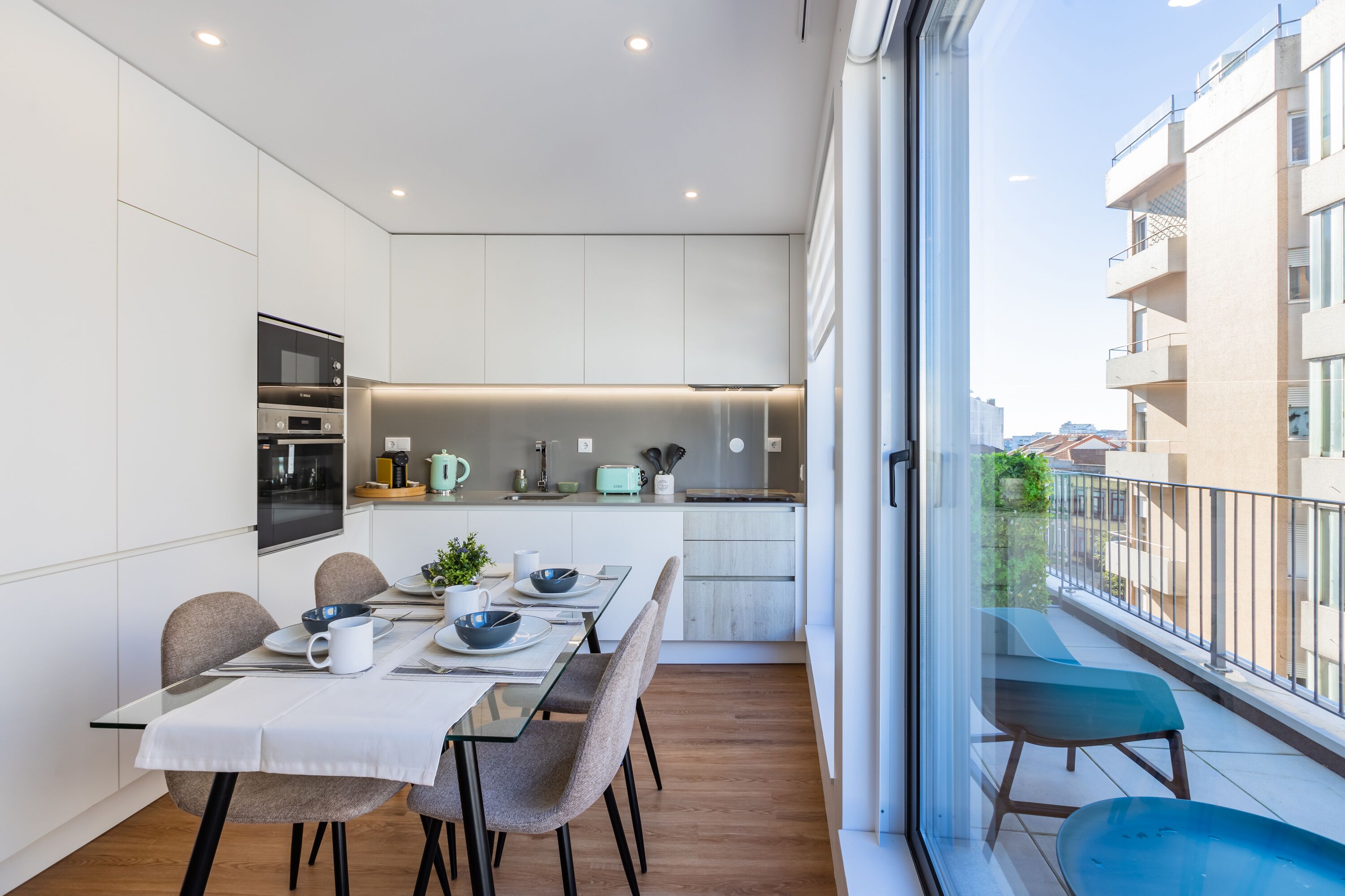 ثلاجة، ميكروويف، فرن، موقد طهي مسطح