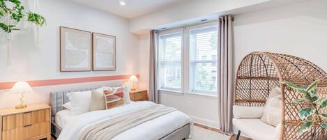 2 Schlafzimmer, Schreibtisch, Bügeleisen/Bügelbrett, Reisekinderbett