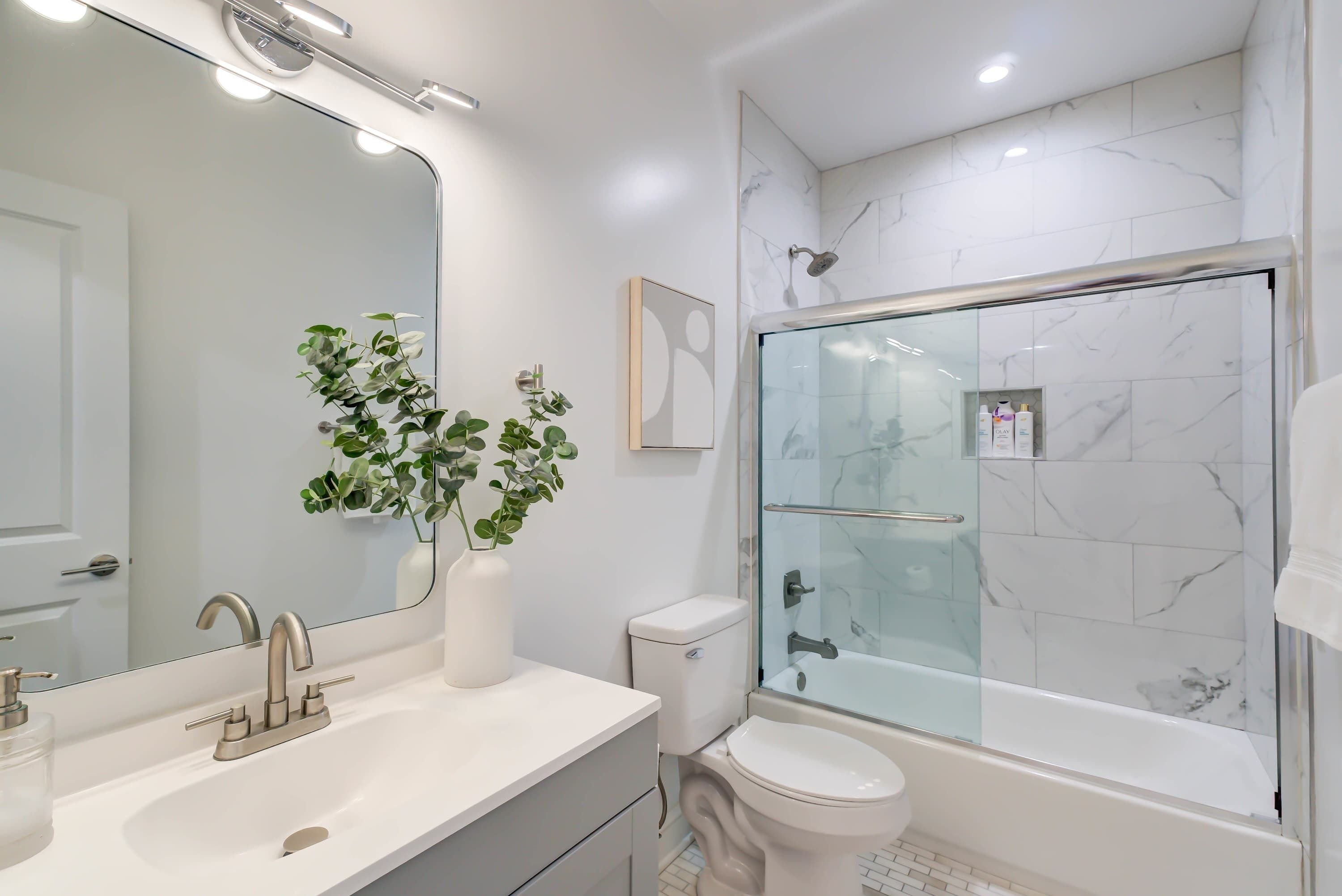 Shower, hair dryer, towels, shampoo