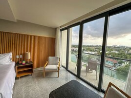 Deluxe River View | 迷你吧、客房内保险箱、熨斗/熨衣板、免费 WiFi