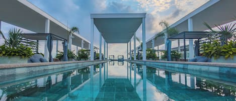 3 outdoor pools, sun loungers