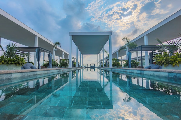 3 outdoor pools, sun loungers