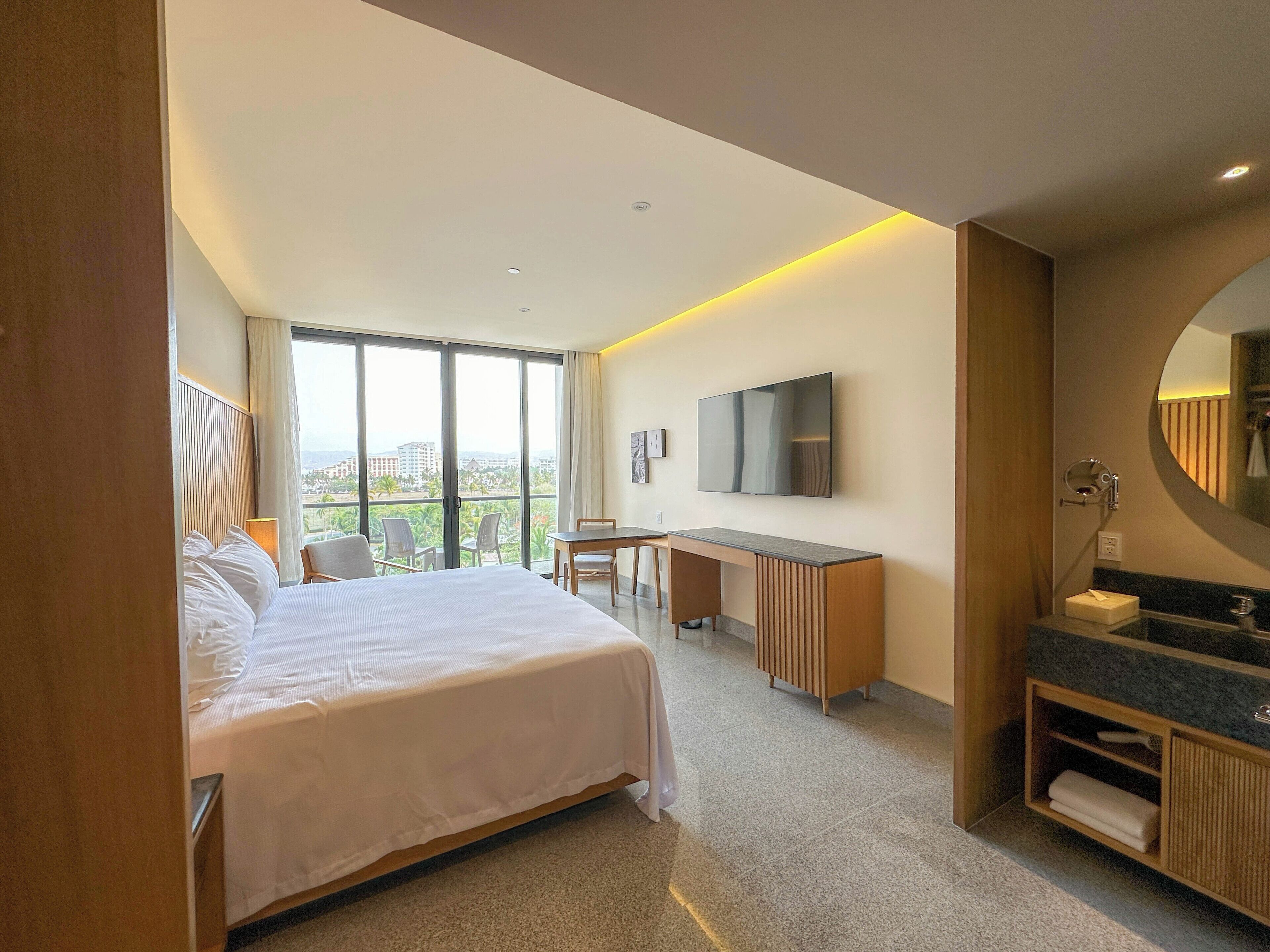 Deluxe Tropical | Minibar, brankas, setrika/meja setrika, dan Wi-Fi gratis