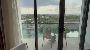 Deluxe River View | 迷你吧、房內夾萬、熨斗/熨衫板、免費 Wi-Fi