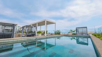 3 outdoor pools, sun loungers
