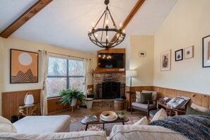 Smart TV, fireplace, DVD player