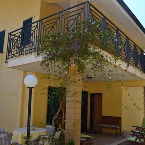 Outdoor dining - Paolillo House (Lido di Noto, Eloro, Noto)