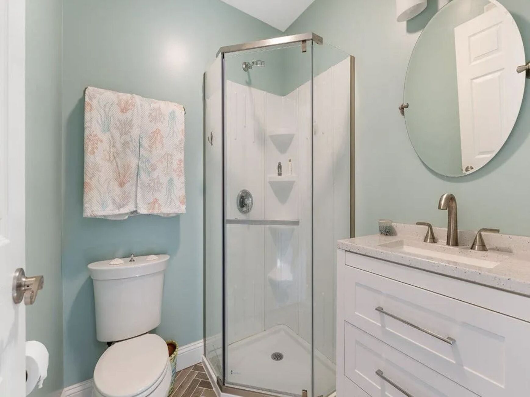 Rare 4 Bedroom Townhome only a few blocks from the beach!