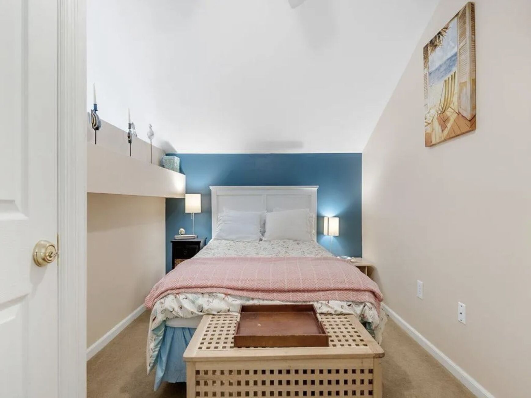 Rare 4 Bedroom Townhome only a few blocks from the beach!