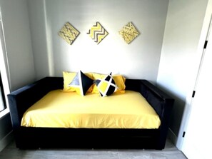 3 habitaciones, escritorio, tabla de planchar con plancha y wifi gratis