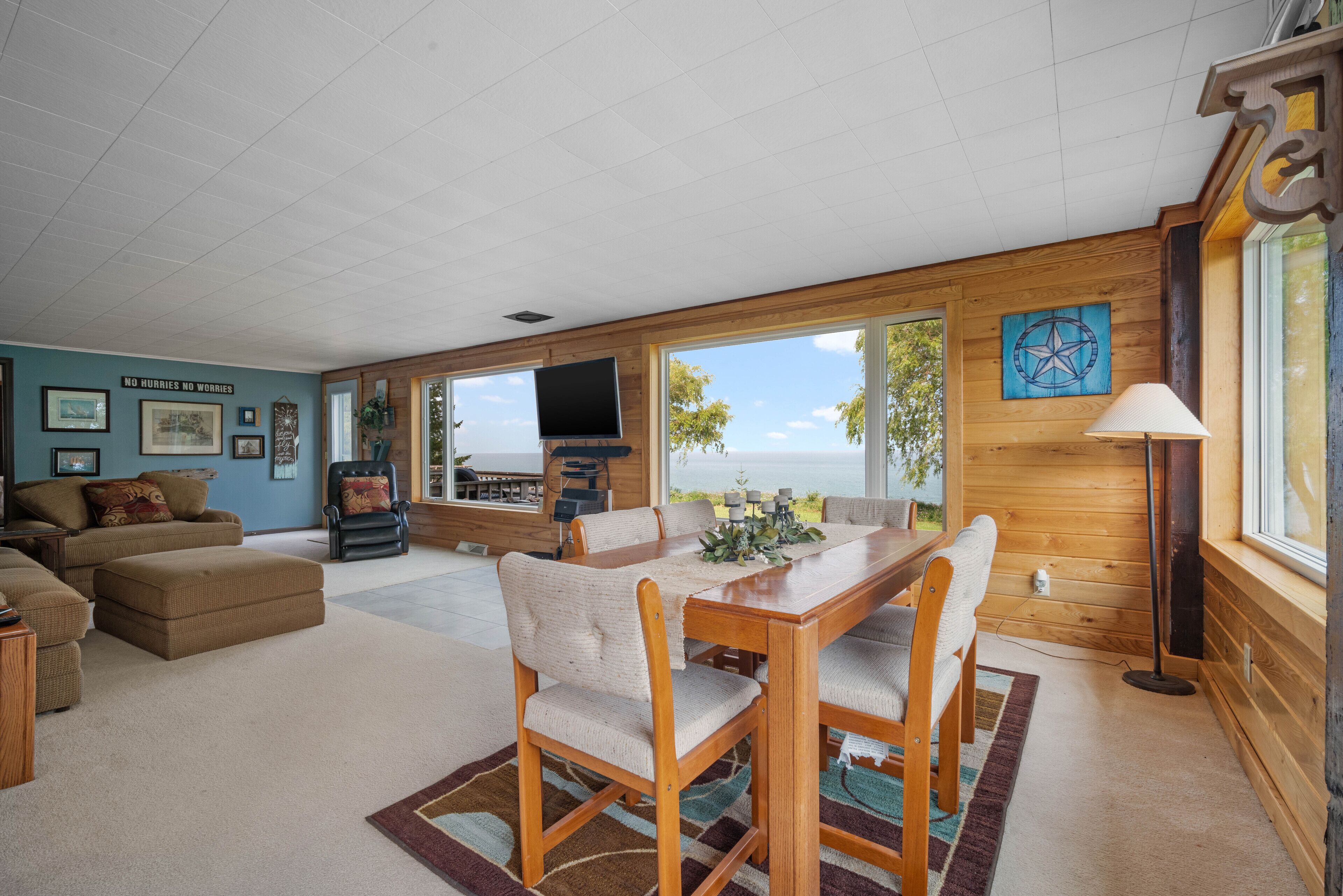 Spectacular 3 Bedroom Home on the Lake