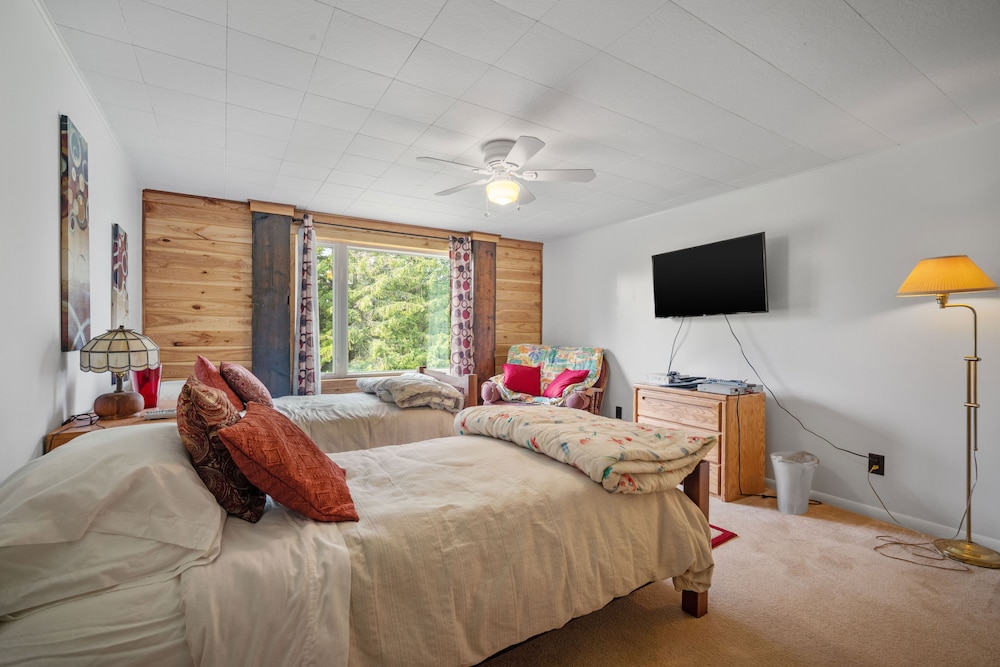 Spectacular 3 Bedroom Home on the Lake Kewaunee County Vrbo