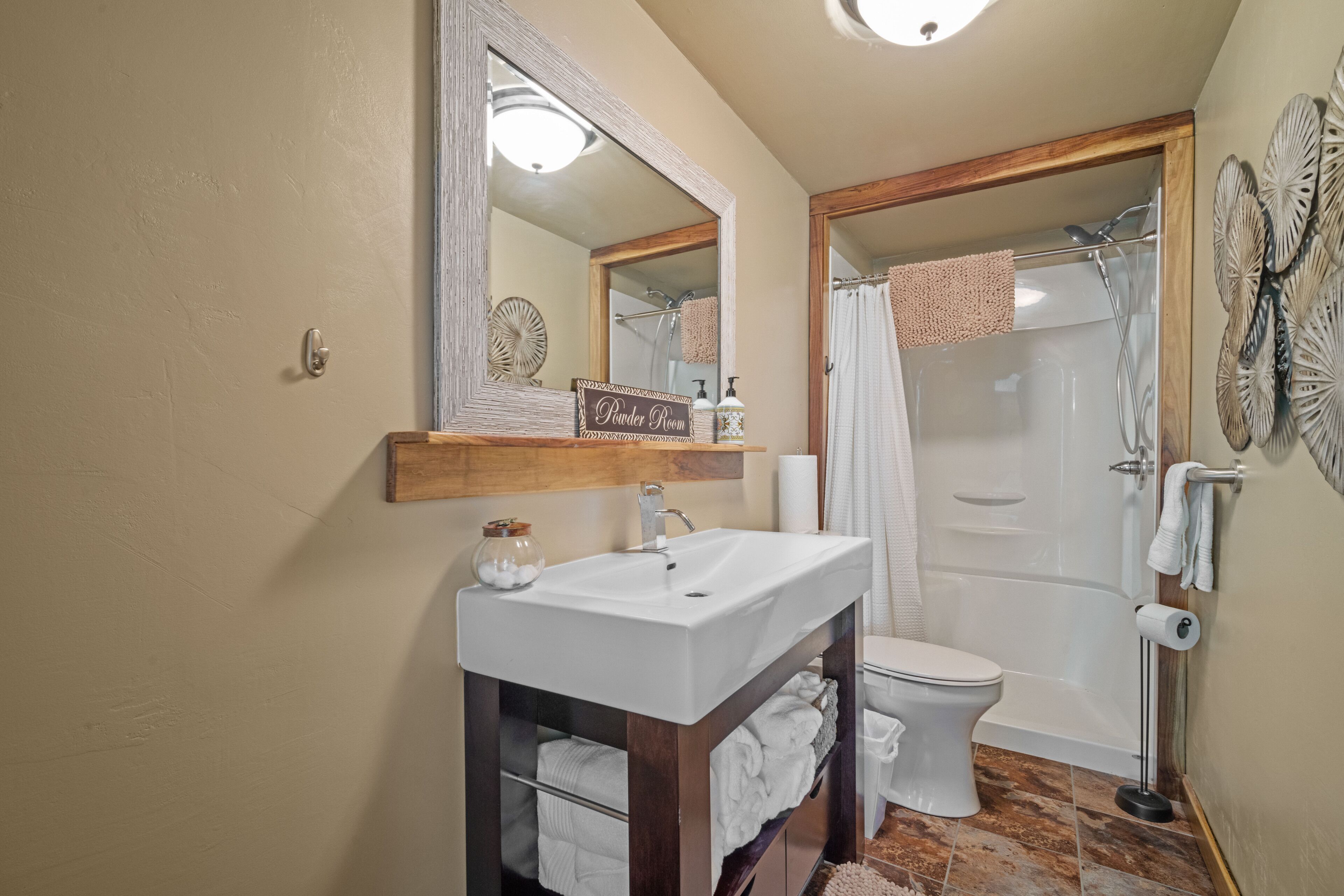 Spectacular 3 Bedroom Home on the Lake