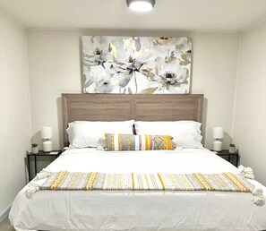 3 makuuhuonetta, silitysrauta/-lauta, ilmainen Wi-Fi, vuodevaatteet