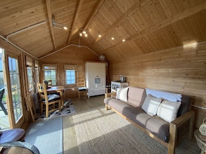 Cottage, Multiple Beds | Living area