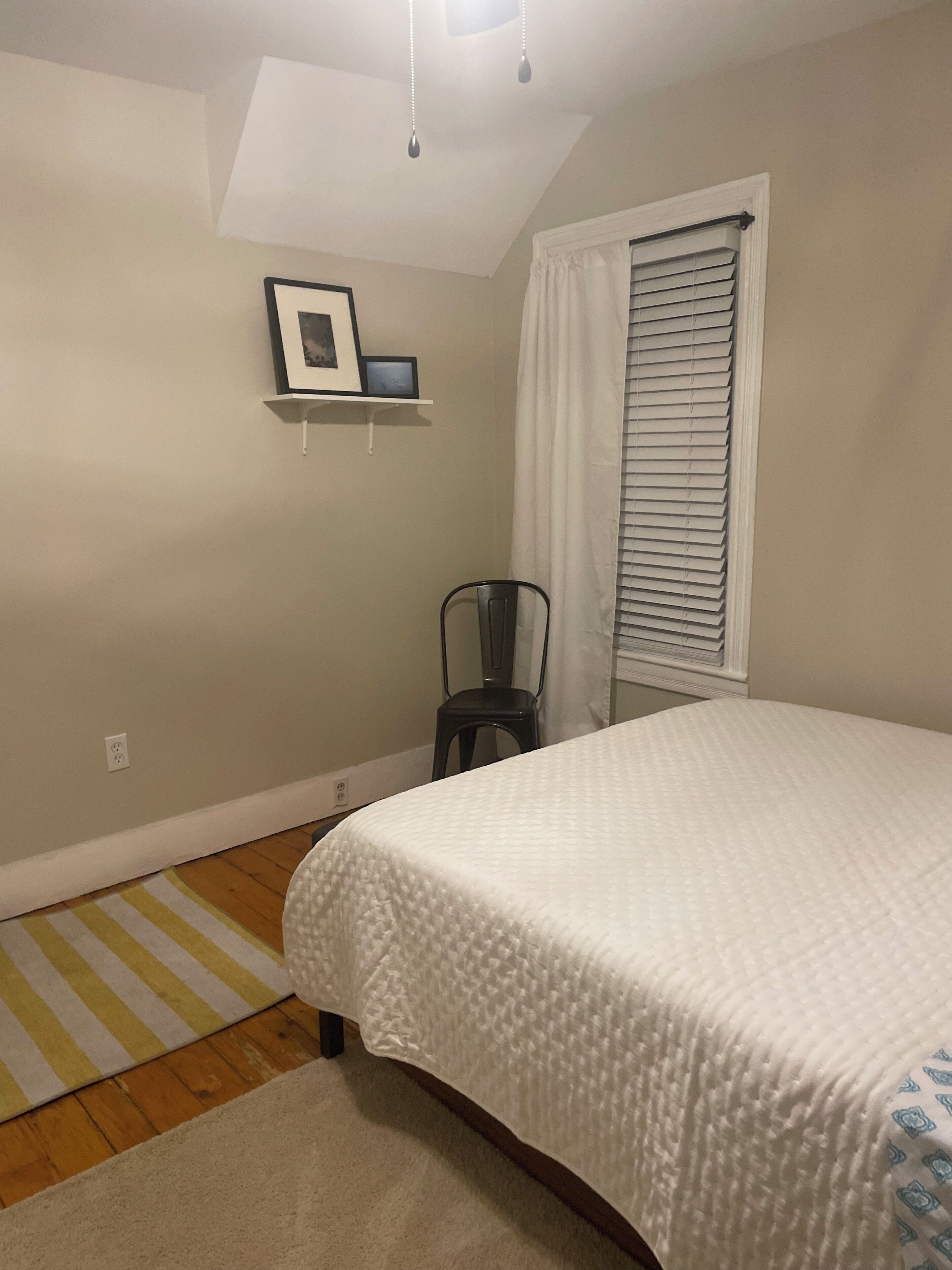 2 bedrooms, desk, iron/ironing board, travel crib