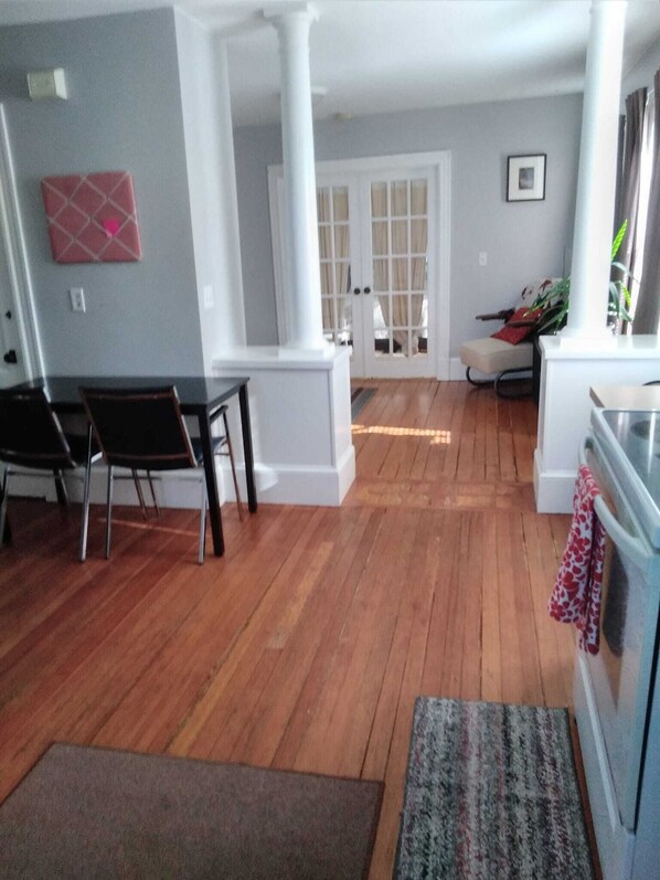 Interior - Full 2 bedroom apt in beautiful Warren RI
Floor 2 (Warren)