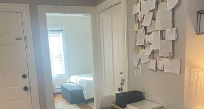 Full 2 bedroom apt in beautiful Warren RI
Floor 2