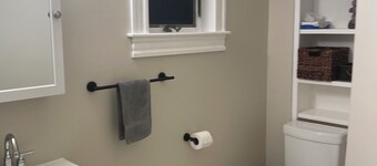 Full 2 bedroom apt in beautiful Warren RI
Floor 2