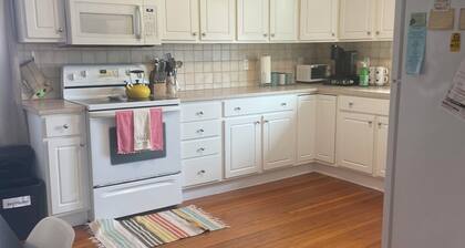 Full 2 bedroom apt in beautiful Warren RI
Floor 2