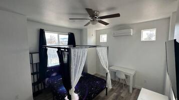 1 bedroom, desk, iron/ironing board, WiFi