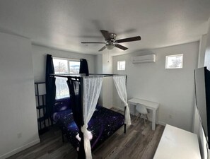 1 bedroom, desk, iron/ironing board, WiFi