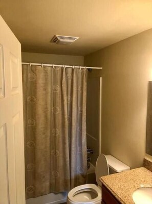 Shower, towels, soap - #114 Condo near large pool, boat launch & shuttle to Gorge Amp-booked separately (Quincy)